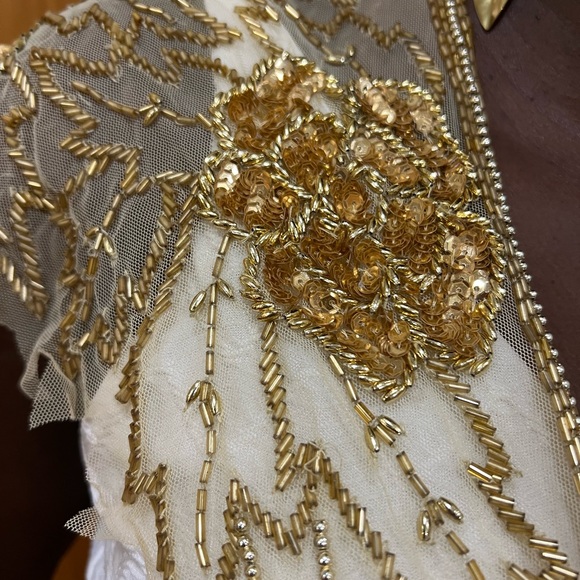 Sheer sequined shoulder throw - Picture 13 of 13